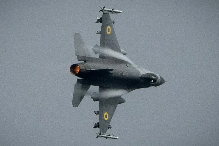 Український винищувач F-16 збив ворожий Су-35 на Курському напрямку – Bild