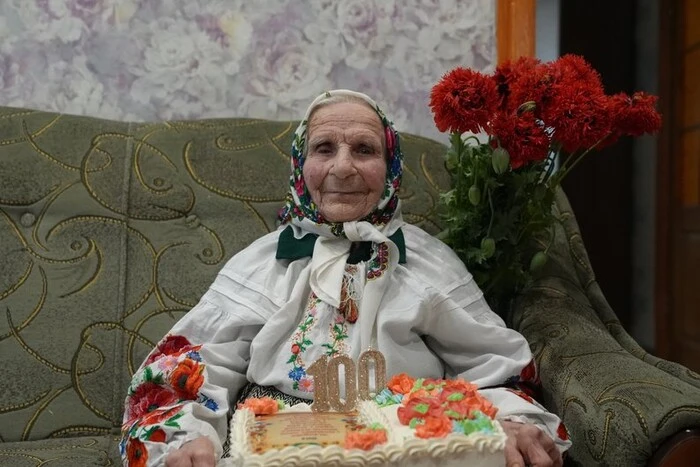 Keeping a diary and growing strawberries: a 100-year-old resident of Sumy region revealed the secret of longevity