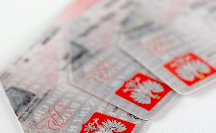 Ukraińcom w Polsce przekazano, jakie dokumenty są potrzebne do uzyskania karty pobytu w związku z pracą