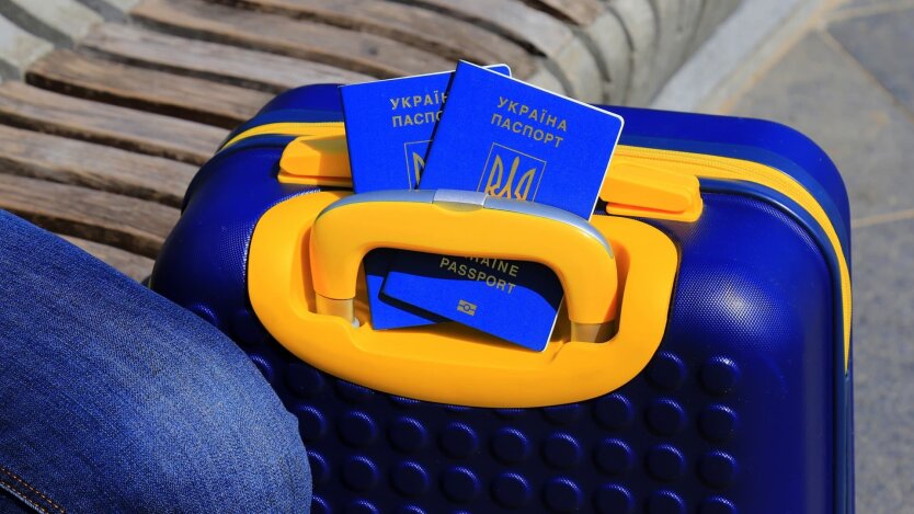 How Ukrainians Can Obtain Permanent Residence in Spain: A Complete Guide for Migrants