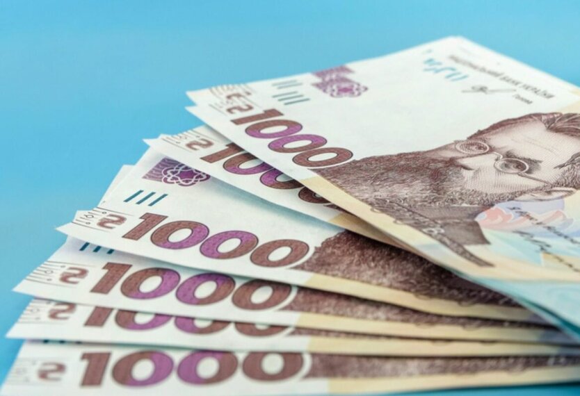 Terminy naciskają: Oschadbank zwrócił się do Ukraińców, którzy otrzymali 'tysiąc Zełenskiego' na kartę