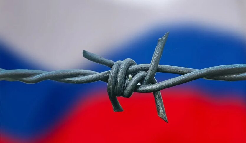 Return of Russia to SWIFT: US Senator Poses Uncomfortable Question to Trump Administration