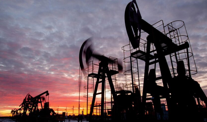 OPEC+ drückt Russland bezüglich der Förderquoten von Öl
