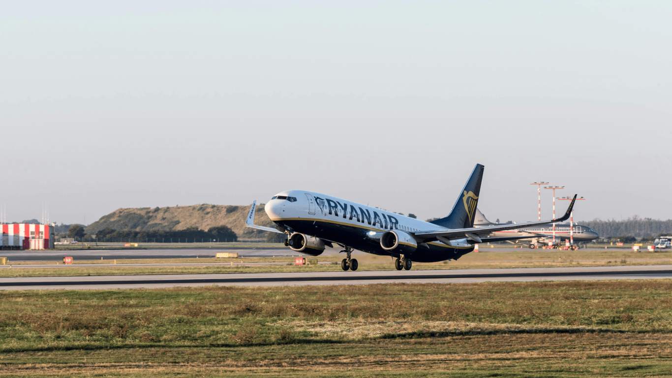 Ryanair збільшить розміри ручної поклажі — що відомо