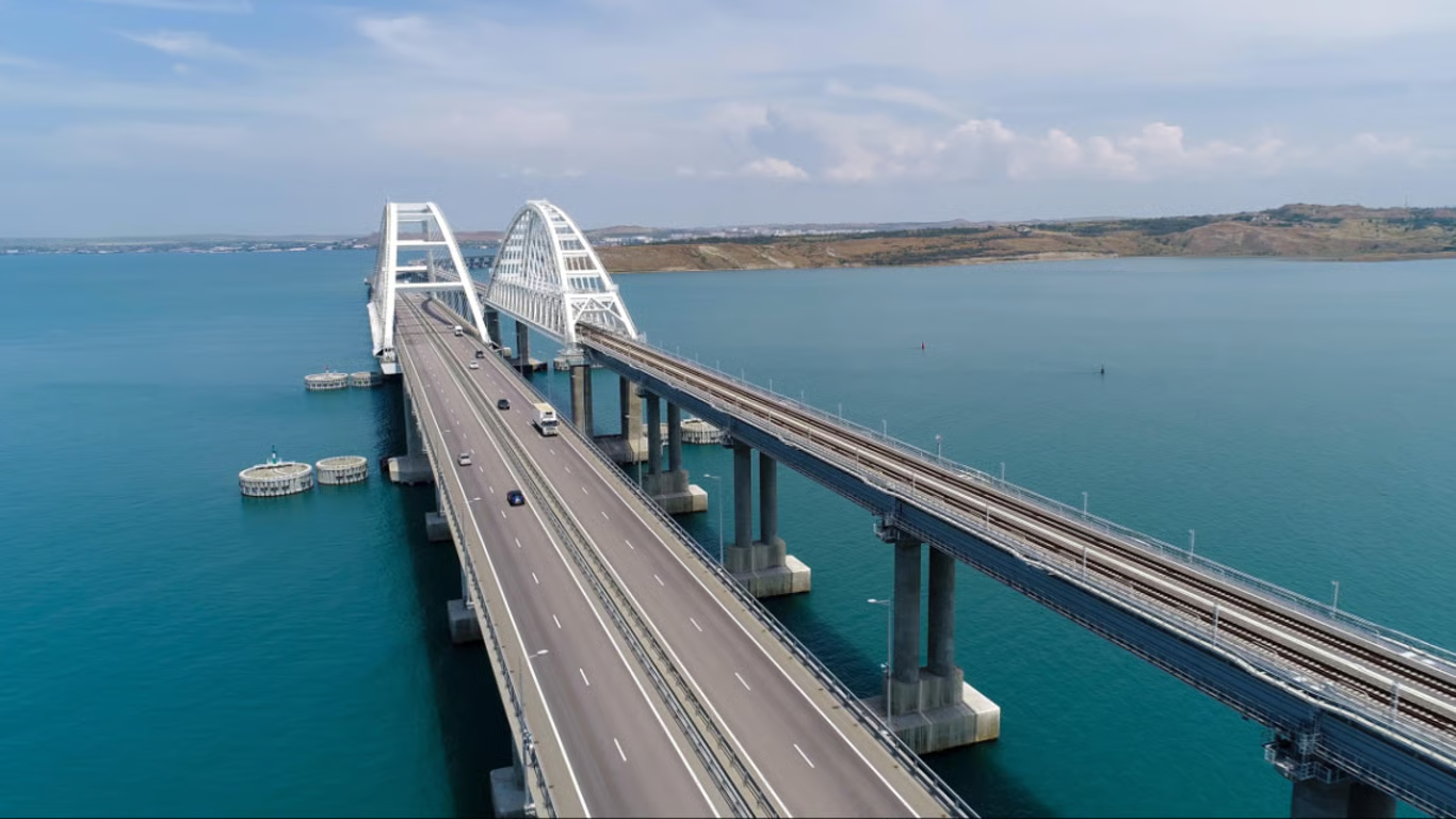 Die Zerstörung der Krimbrücke - Russland hat keine Alternative zur Logistik