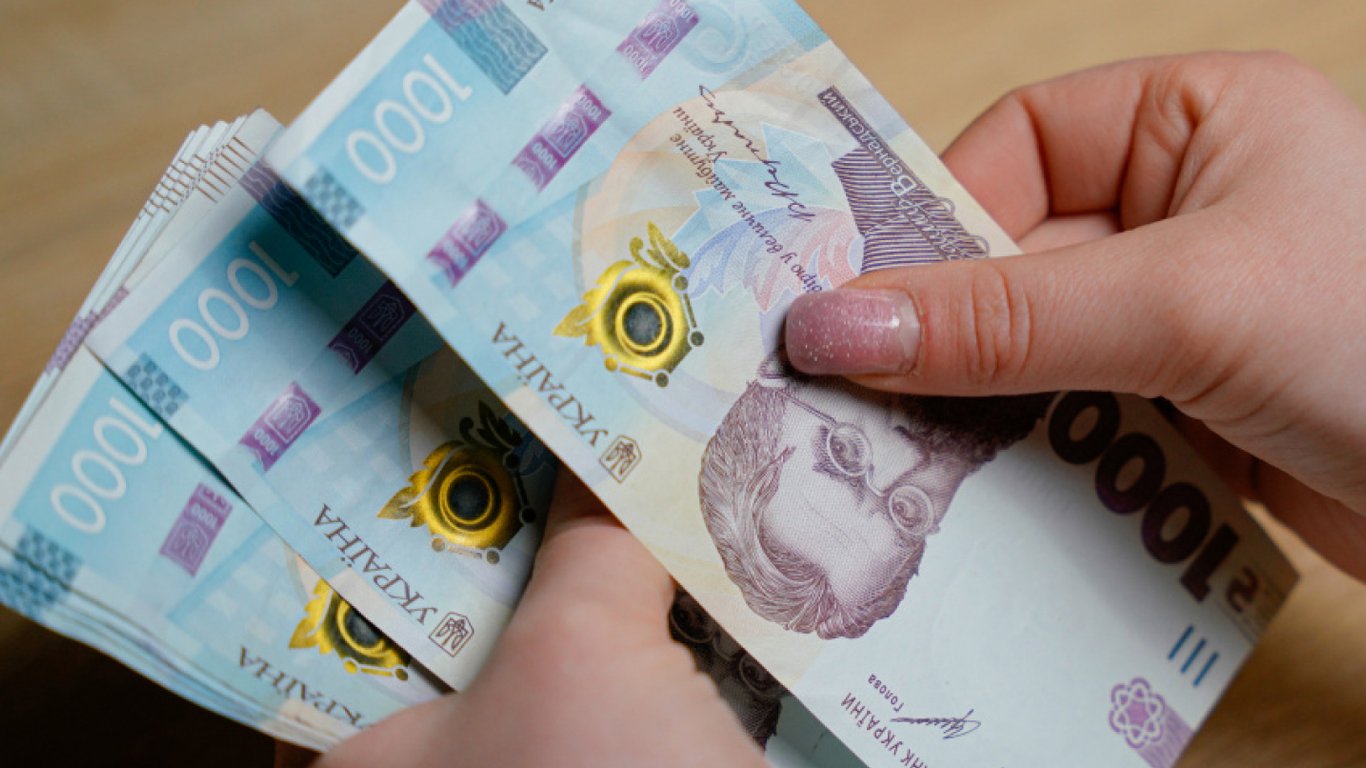 Українцям виплатять допомогу у двох регіонах — деталі