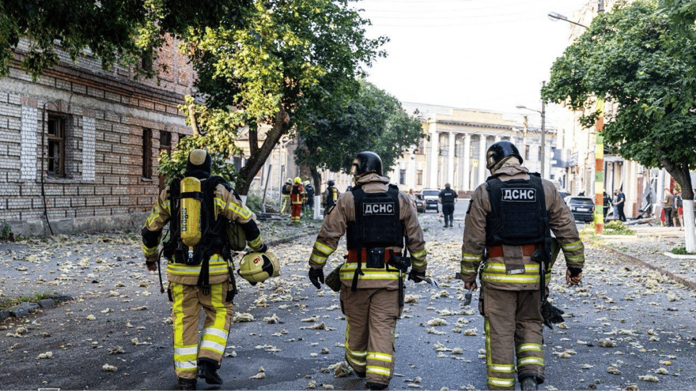 Russia attacked Kharkiv with drones - emergency services showed the aftermath