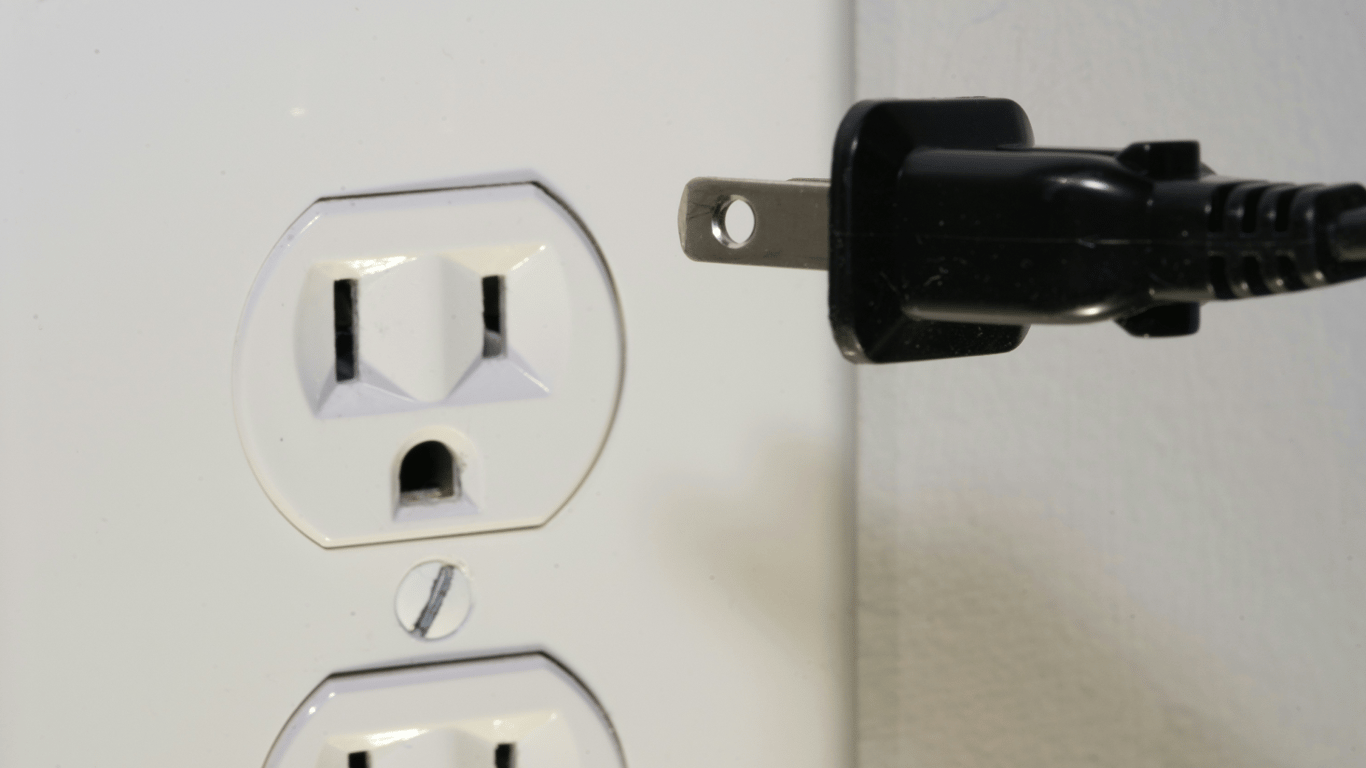Co robić z urządzeniami elektrycznymi, gdy zbliża się burza