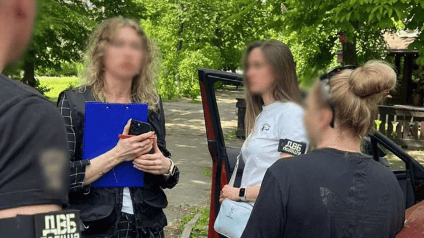 In Kyiv, a woman promised to solve the issue with the military enlistment office for a bribe — details