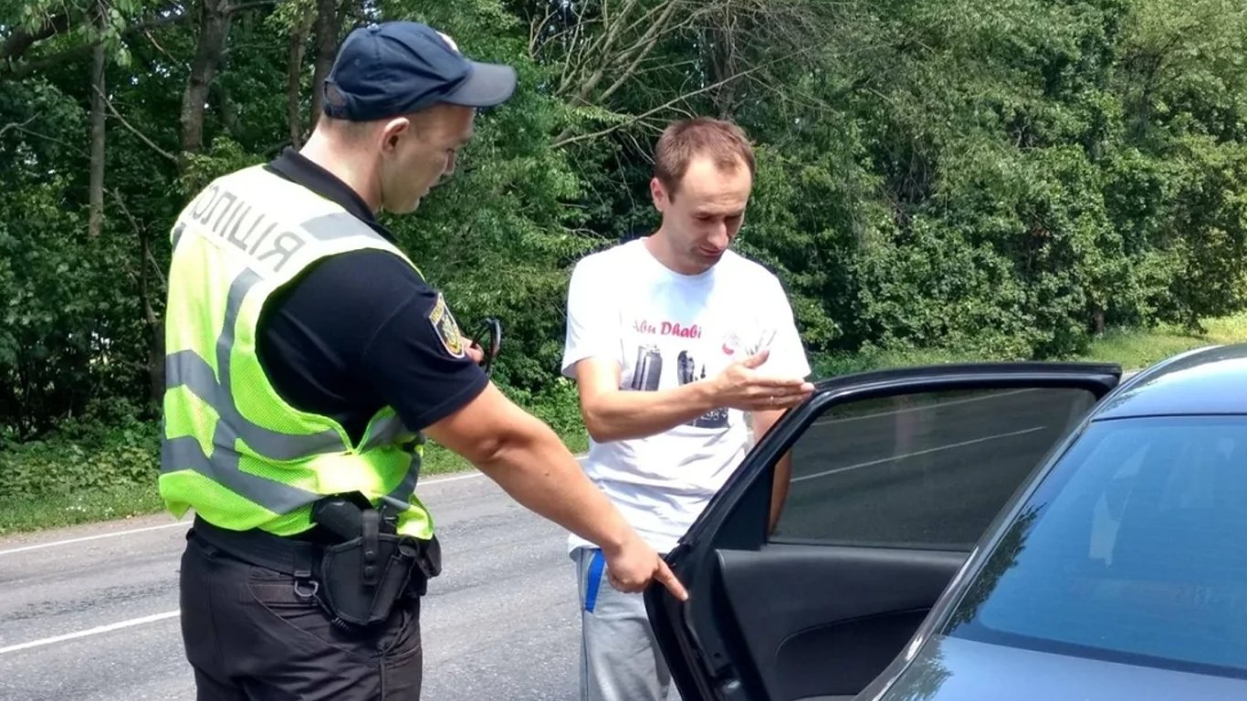 Patrol officer helped a man avoid the military enlistment office — how the court punished him