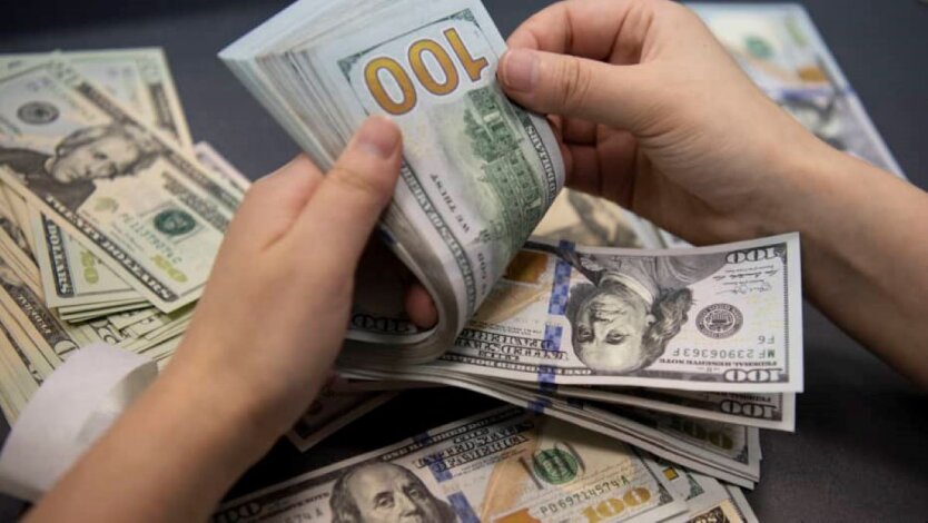 Dotknąć wszystkich podczas wymiany 100 dolarów: Ukraińcy ostrzegają przed możliwymi problemami